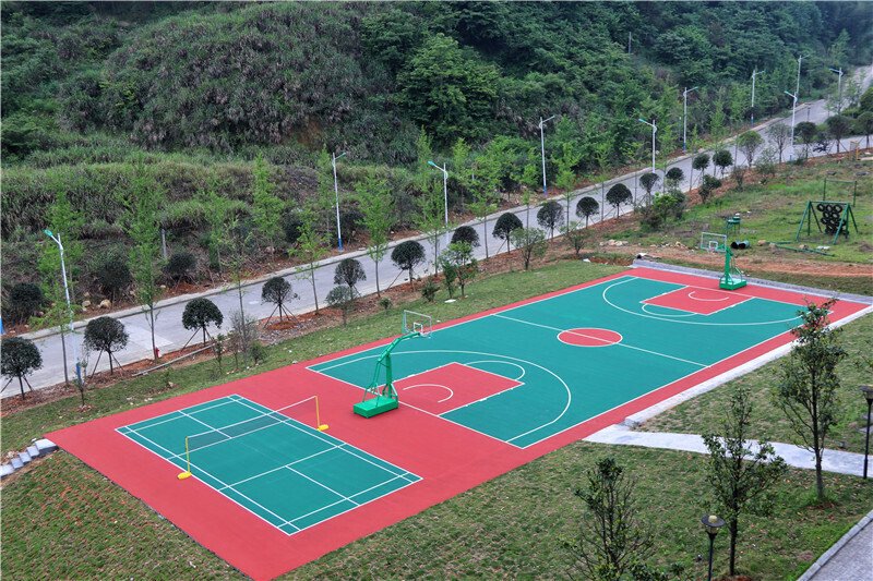 籃球場、羽毛球場